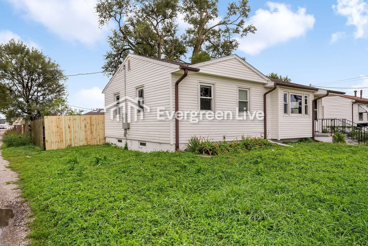 821 S 29th St - Photo 3 of 25