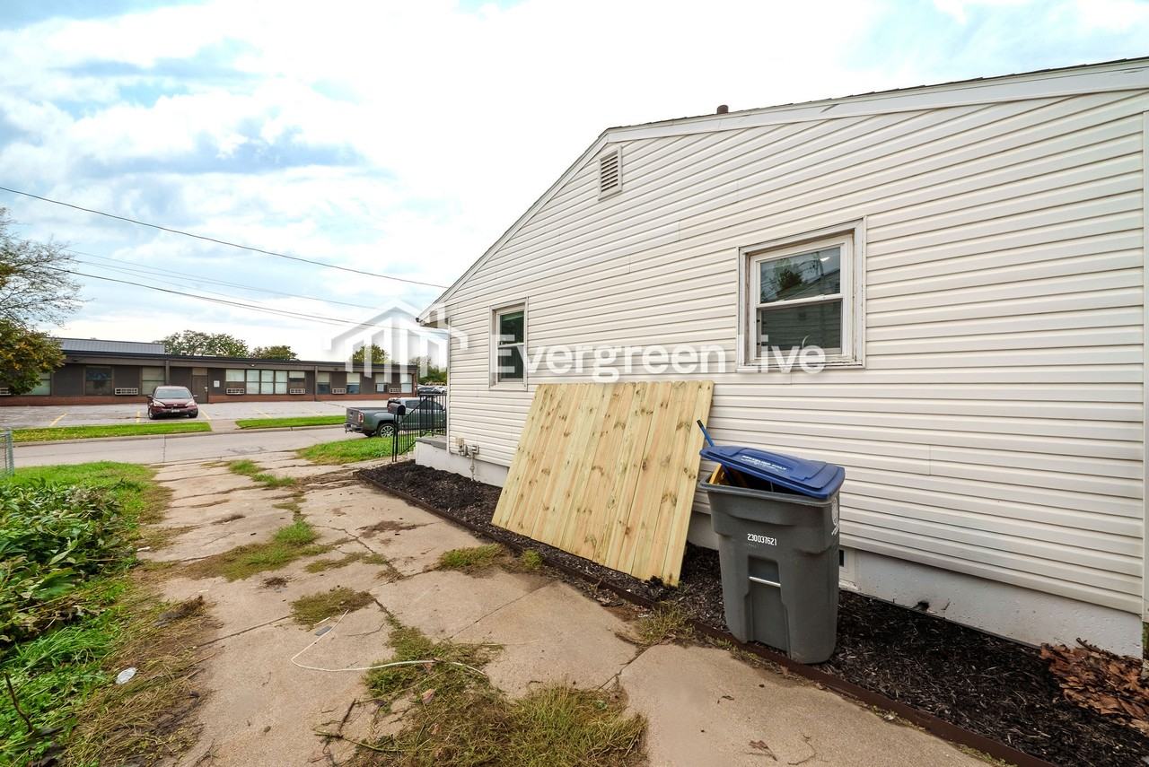 821 S 29th St - Photo 4 of 25
