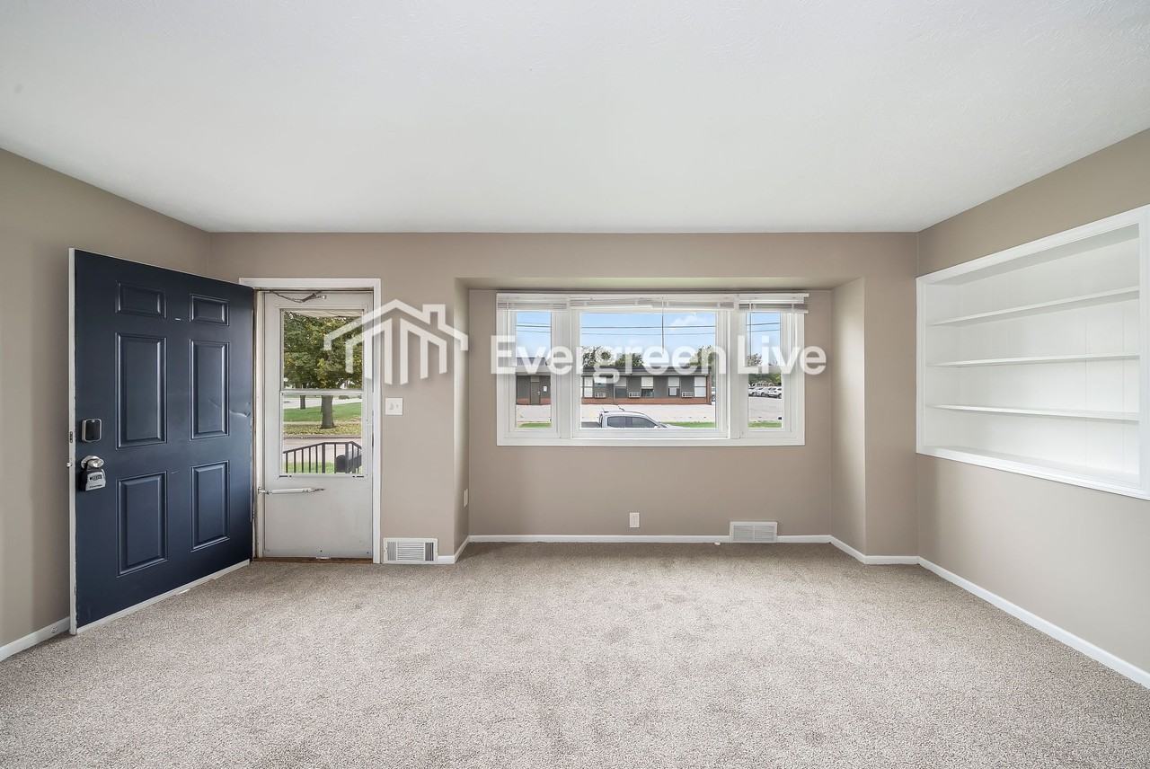 821 S 29th St - Photo 7 of 25