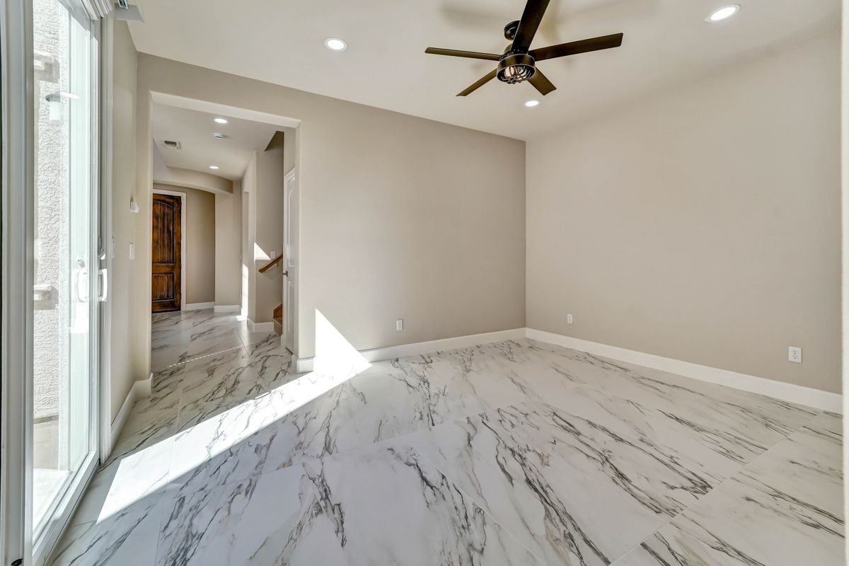 1123 Montague Ln - Photo 6 of 47
