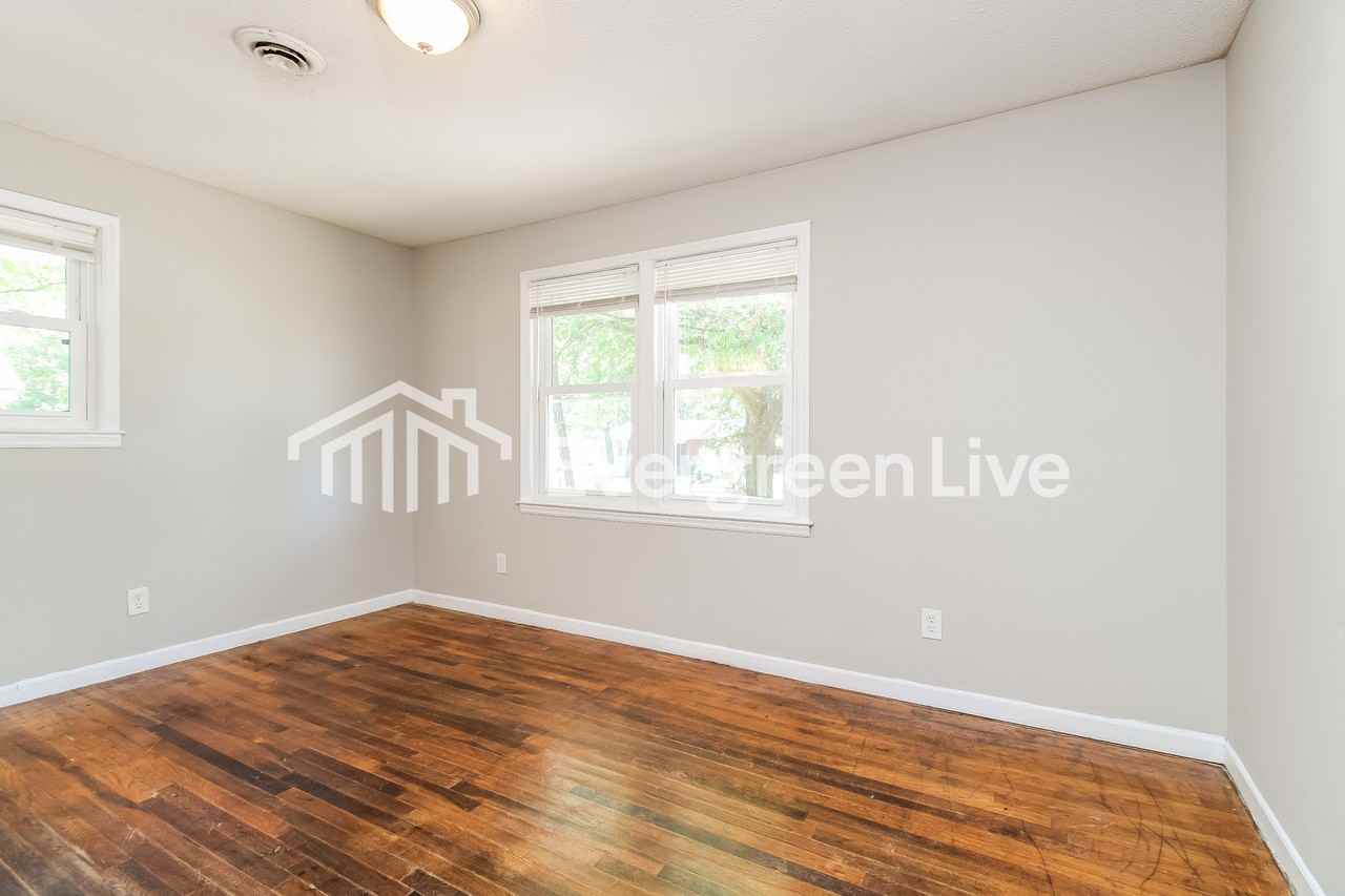 528 Atterbury Dr - Photo 3 of 15