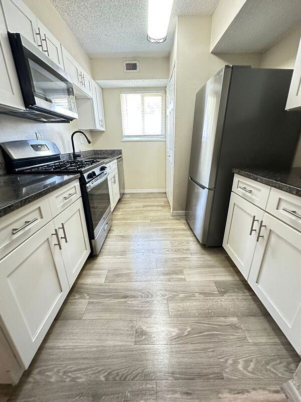 17 E Rhodes Dr #17 - Photo 5 of 10