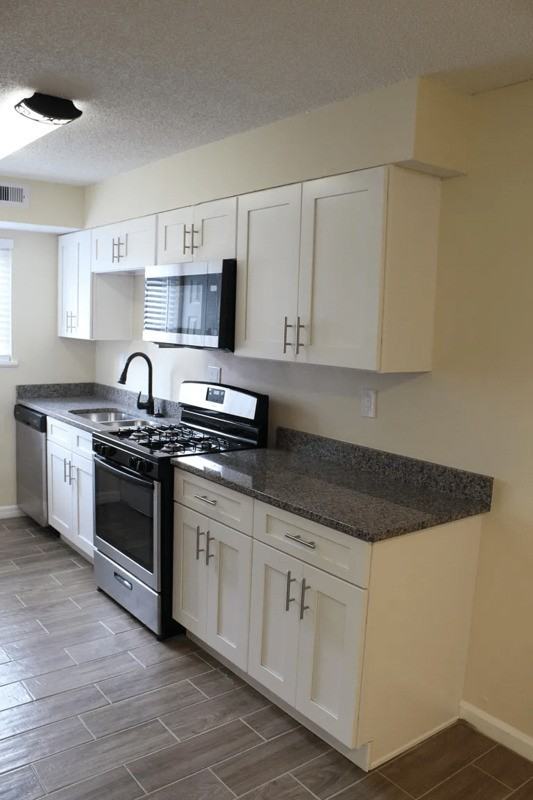 17 E Rhodes Dr #17 - Photo 6 of 10