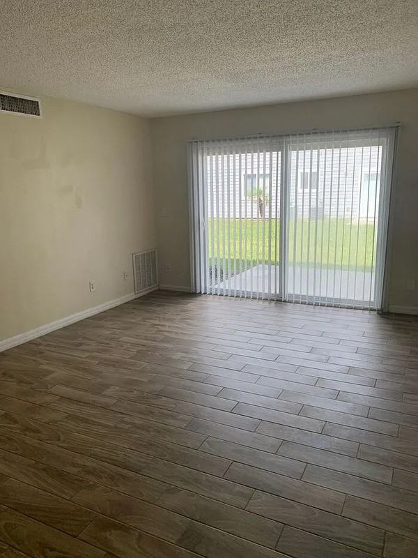 17 E Rhodes Dr #17 - Photo 7 of 10