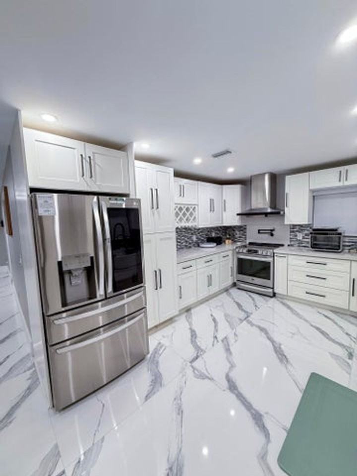 631 Nw 39th St - Photo 2 of 13