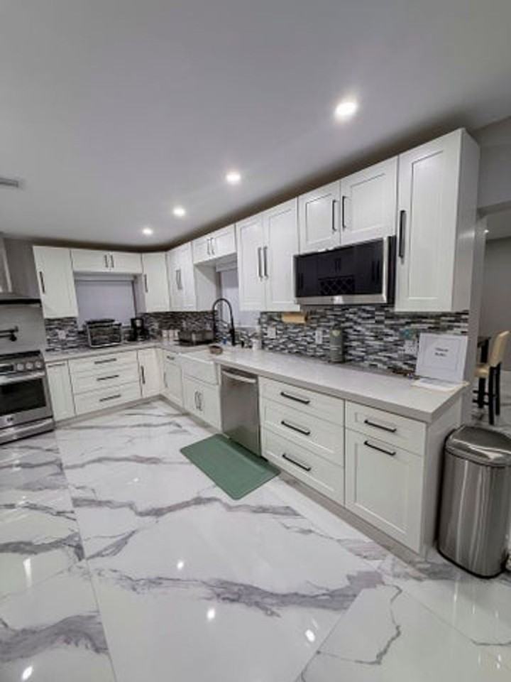 631 Nw 39th St - Photo 3 of 13