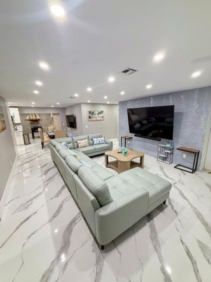 631 Nw 39th St - Photo 5 of 13