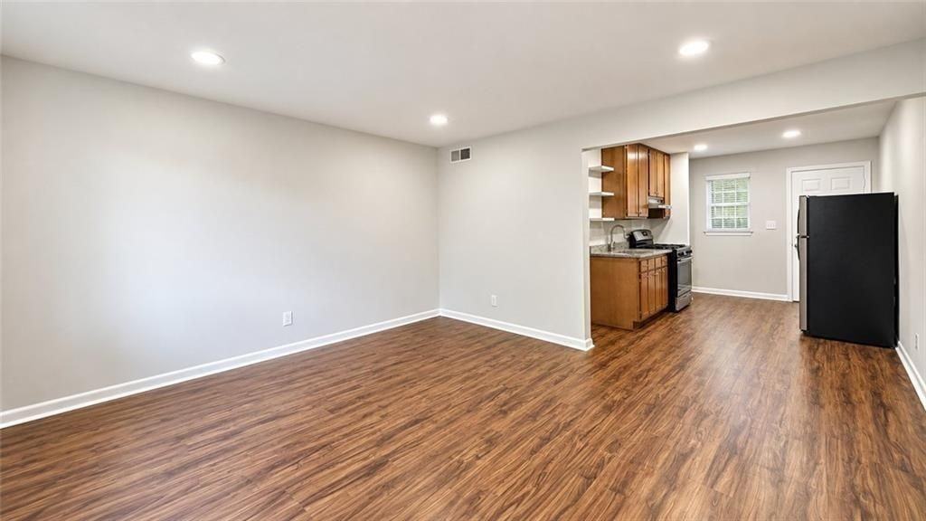 3203 E Point St ##5 - Photo 2 of 14