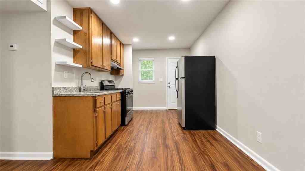 3203 E Point St ##5 - Photo 4 of 14