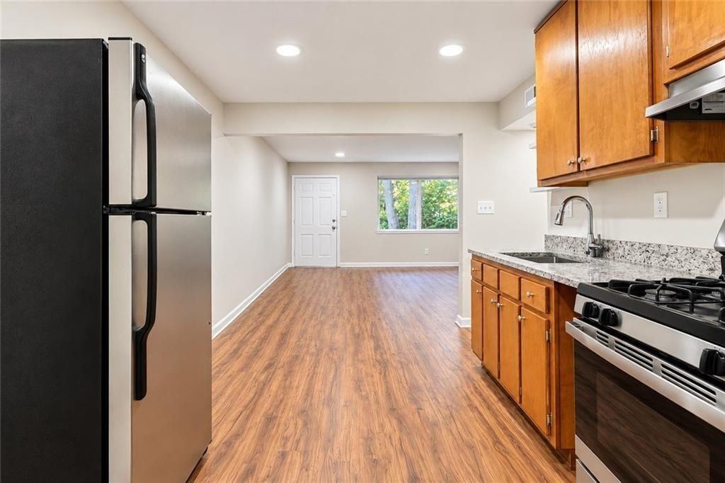 3203 E Point St ##5 - Photo 6 of 14