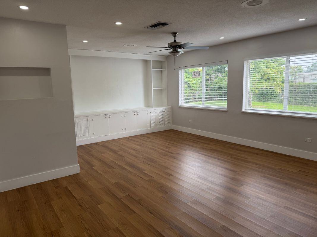 2035 Sw 98th Ave - Photo 4 of 17