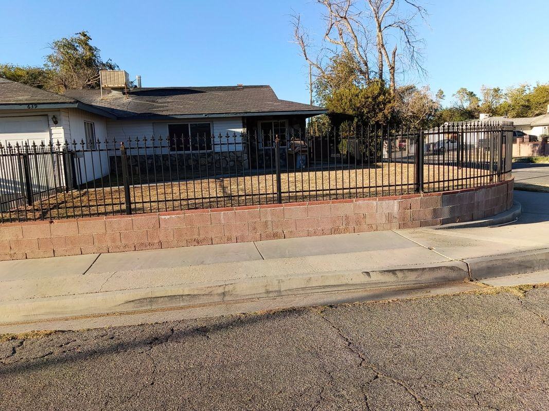 639 E Ovington St - Photo 2 of 4