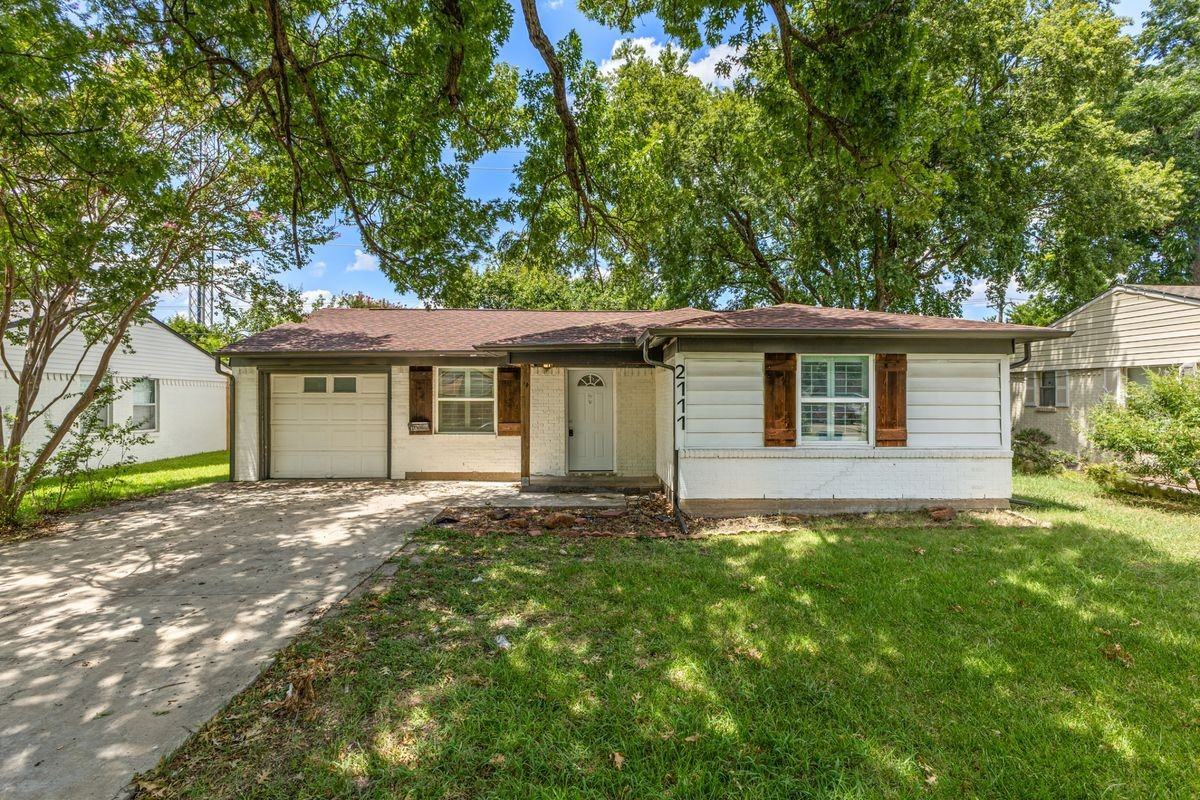 2111 El Capitan Dr - Photo 2 of 31