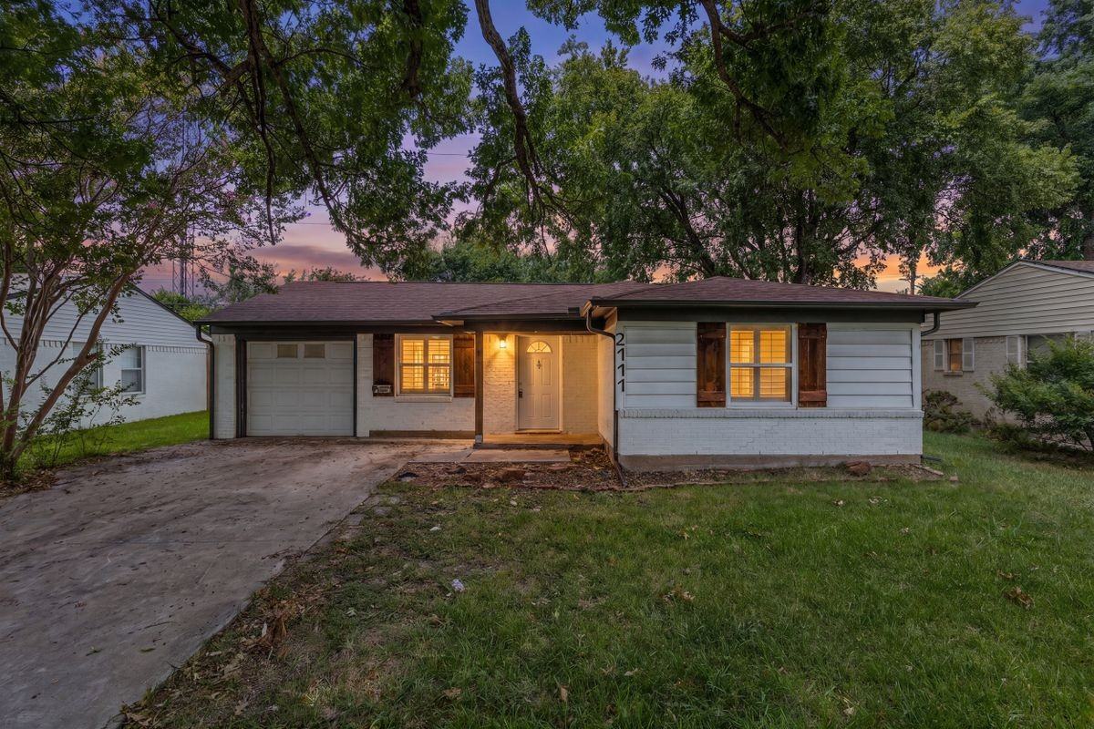 2111 El Capitan Dr - Photo 4 of 31