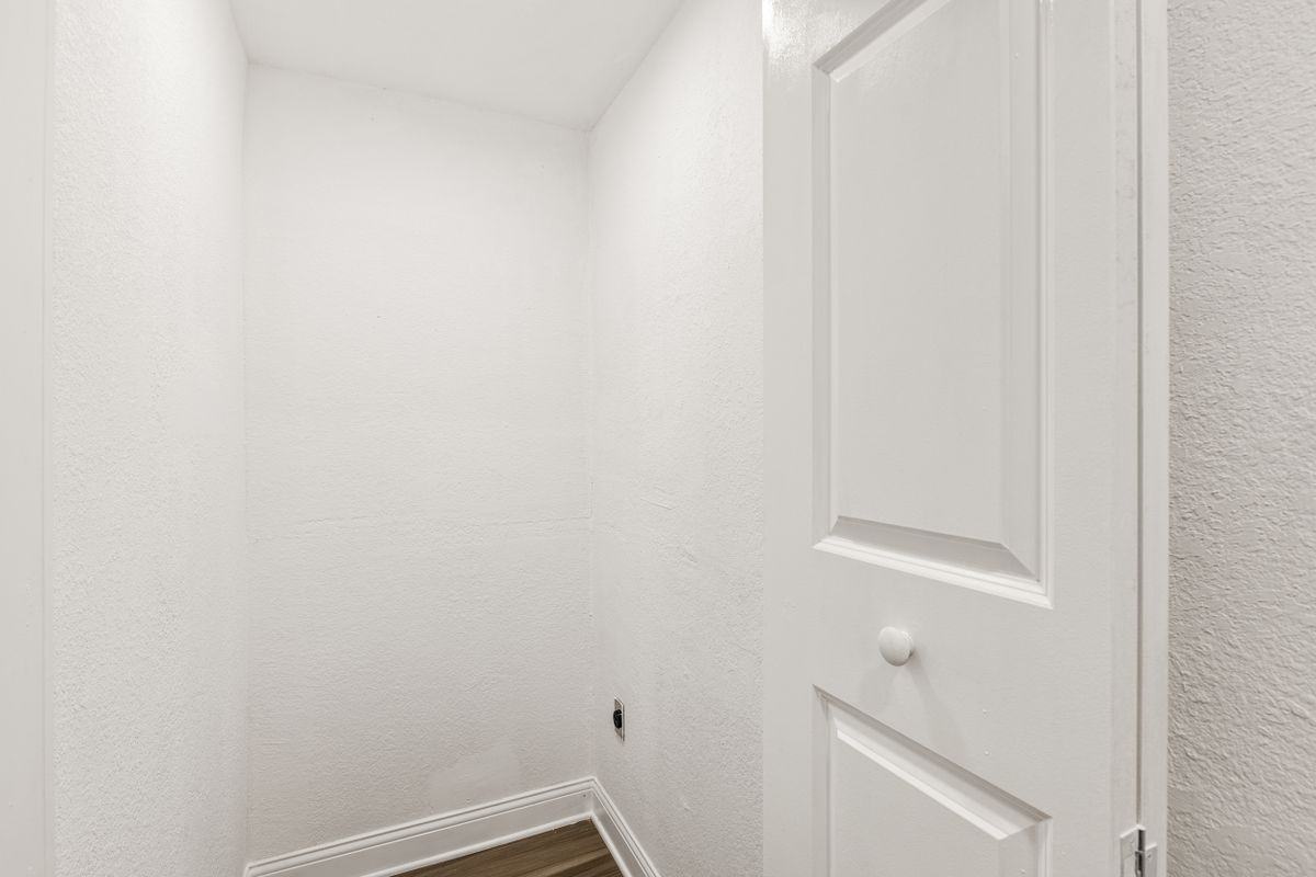 2111 El Capitan Dr - Photo 5 of 31