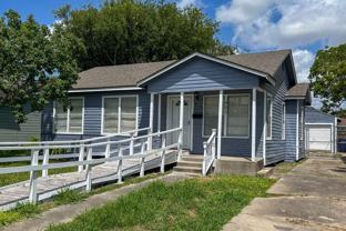 921 Nandina Dr - Photo 1 of 1