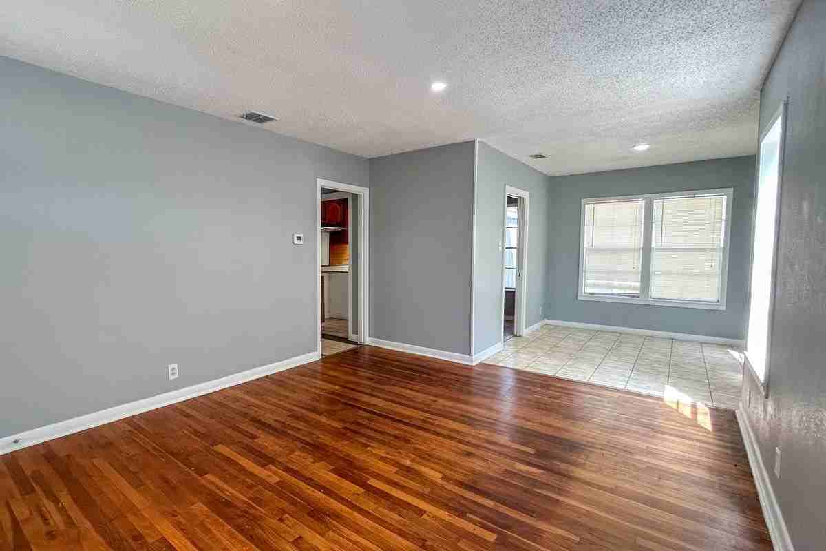 921 Nandina Dr - Photo 4 of 20