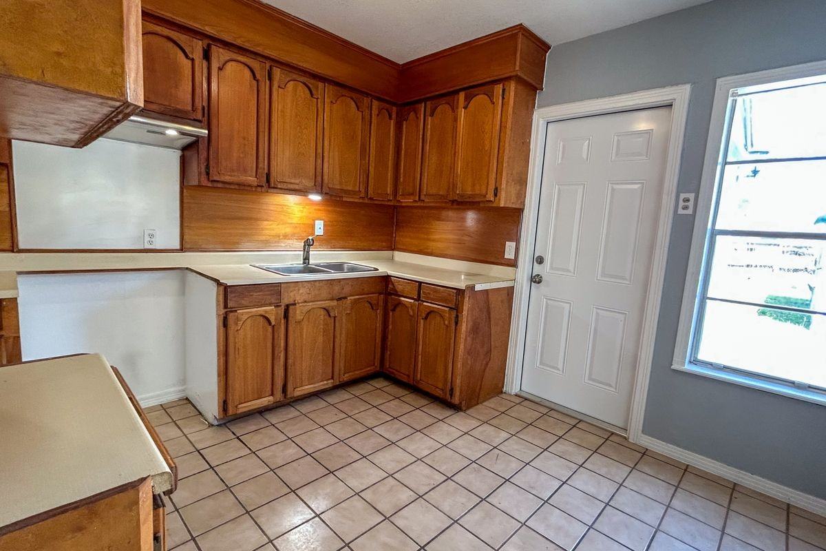921 Nandina Dr - Photo 6 of 20