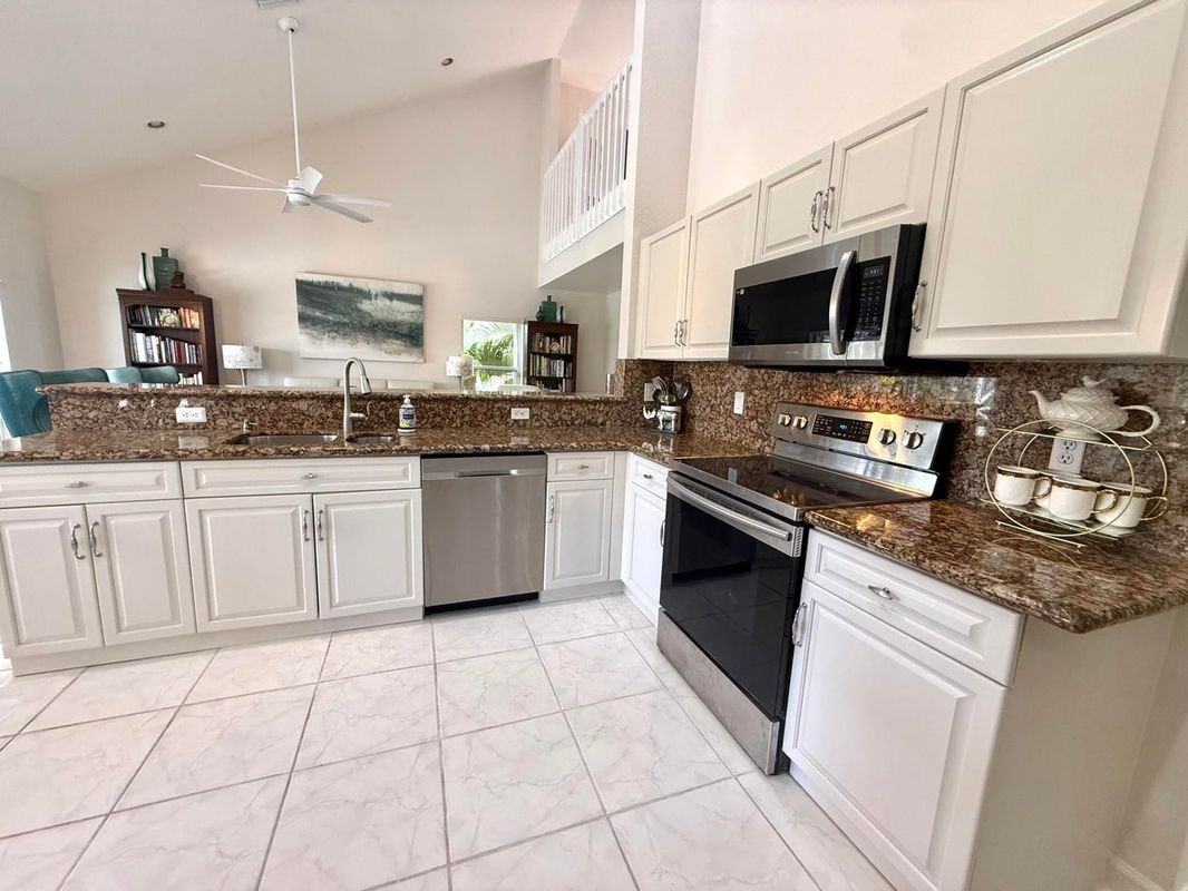 9392 Cascade Ct - Photo 2 of 23