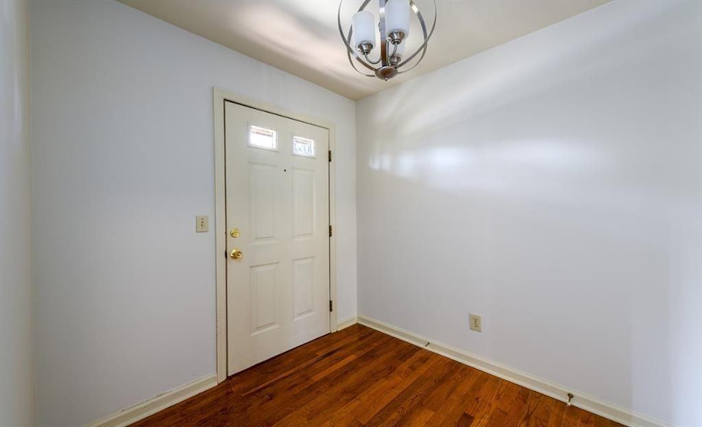 462 Emily Dr Sw - Photo 4 of 35