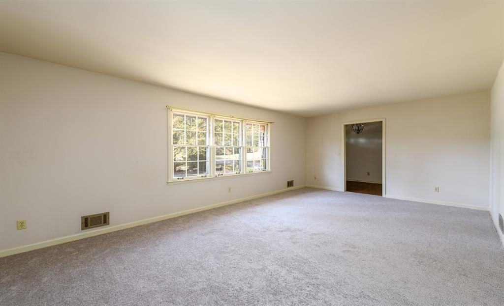 462 Emily Dr Sw - Photo 6 of 35