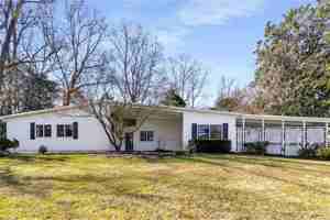 featured image of 130 Putnam Cir Ne