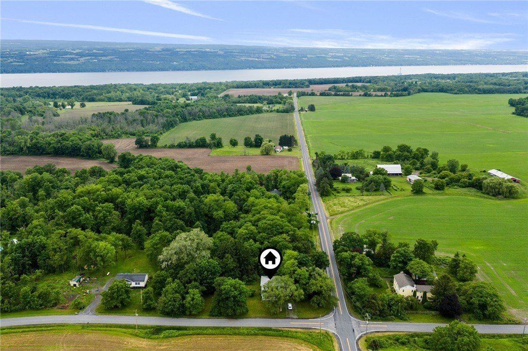 426 Davis Rd - Photo 2 of 15