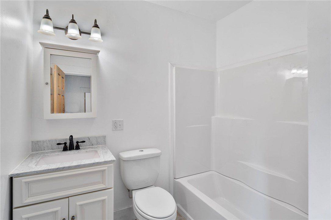 426 Davis Rd - Photo 4 of 15