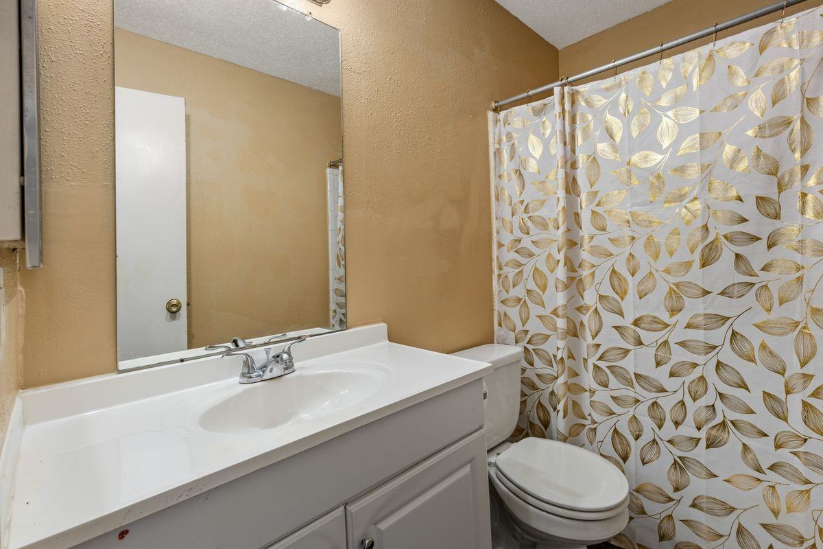 10722 Highland Woods Dr - Photo 2 of 13