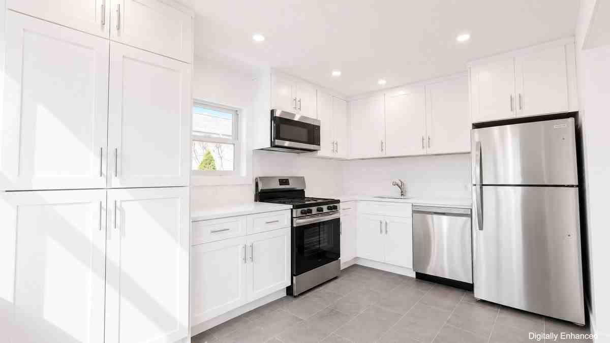 43 Yennicock Ave ##B - Photo 5 of 12