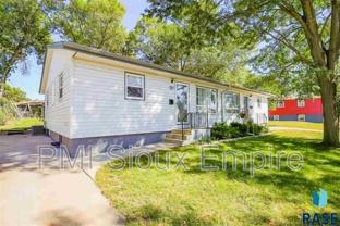 842 S Southeastern Ave - Photo 1 of 1