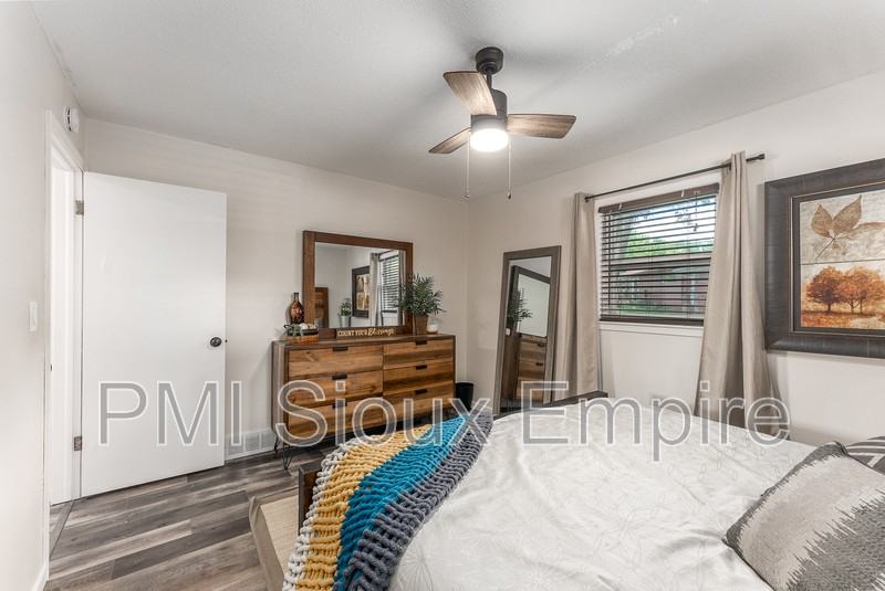 842 S Southeastern Ave - Photo 4 of 13