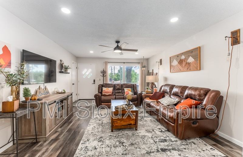 842 S Southeastern Ave - Photo 7 of 13