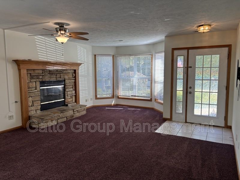 15032 Woodsong Dr - Photo 4 of 23