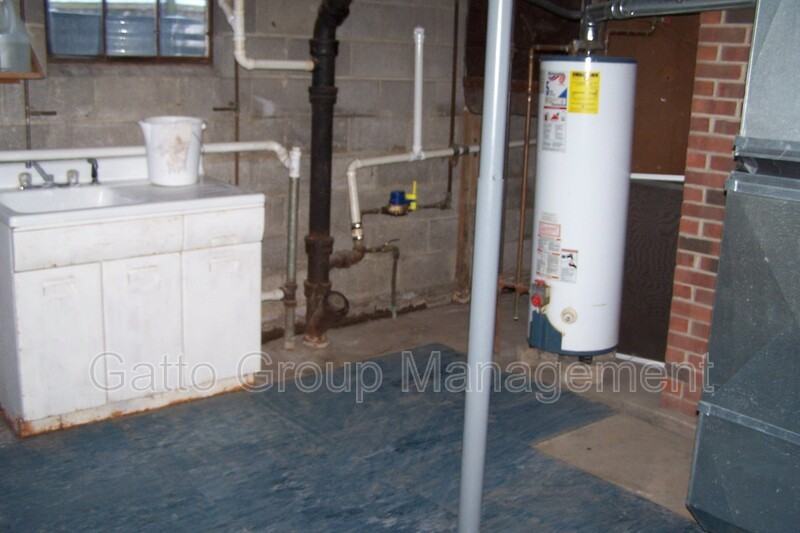 15989 Mill St - Photo 5 of 36