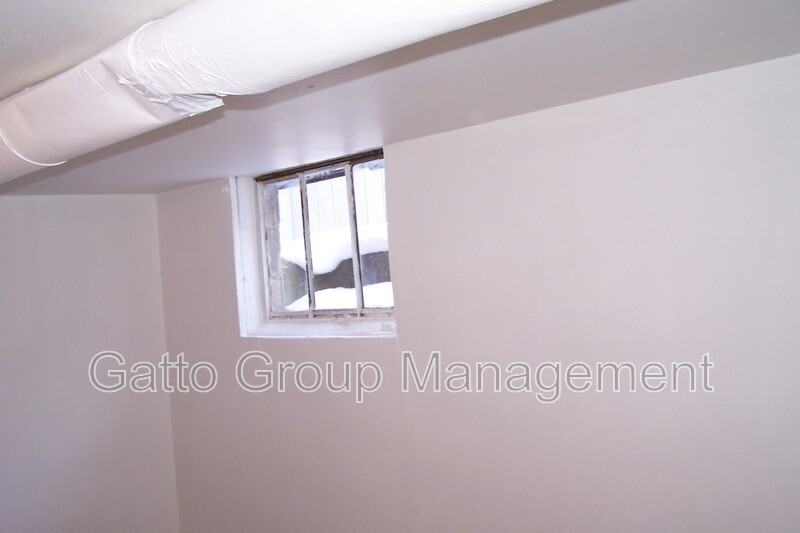 15989 Mill St - Photo 7 of 36