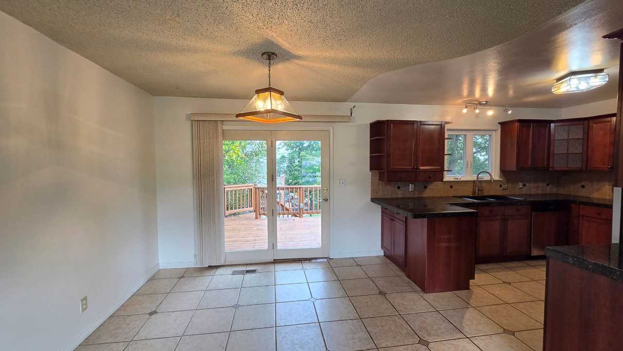 2240 55th St - Photo 6 of 31