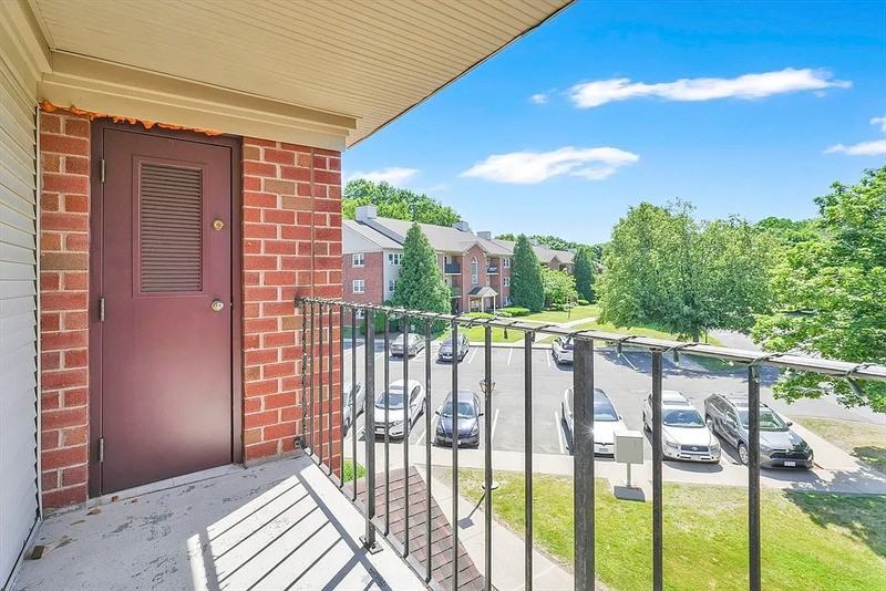 16 Maple Crest Cir #J - Photo 3 of 20