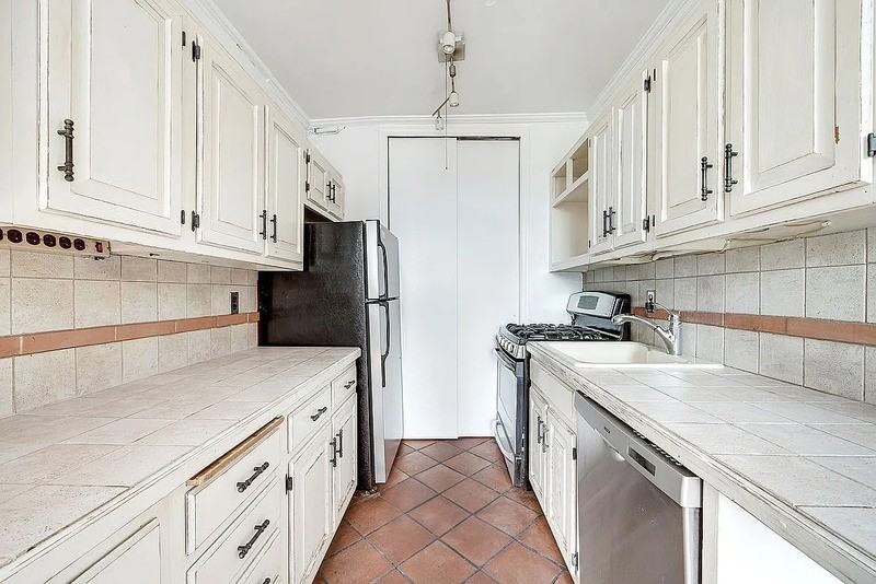 116 Pinehurst Ave #R32 - Photo 5 of 10