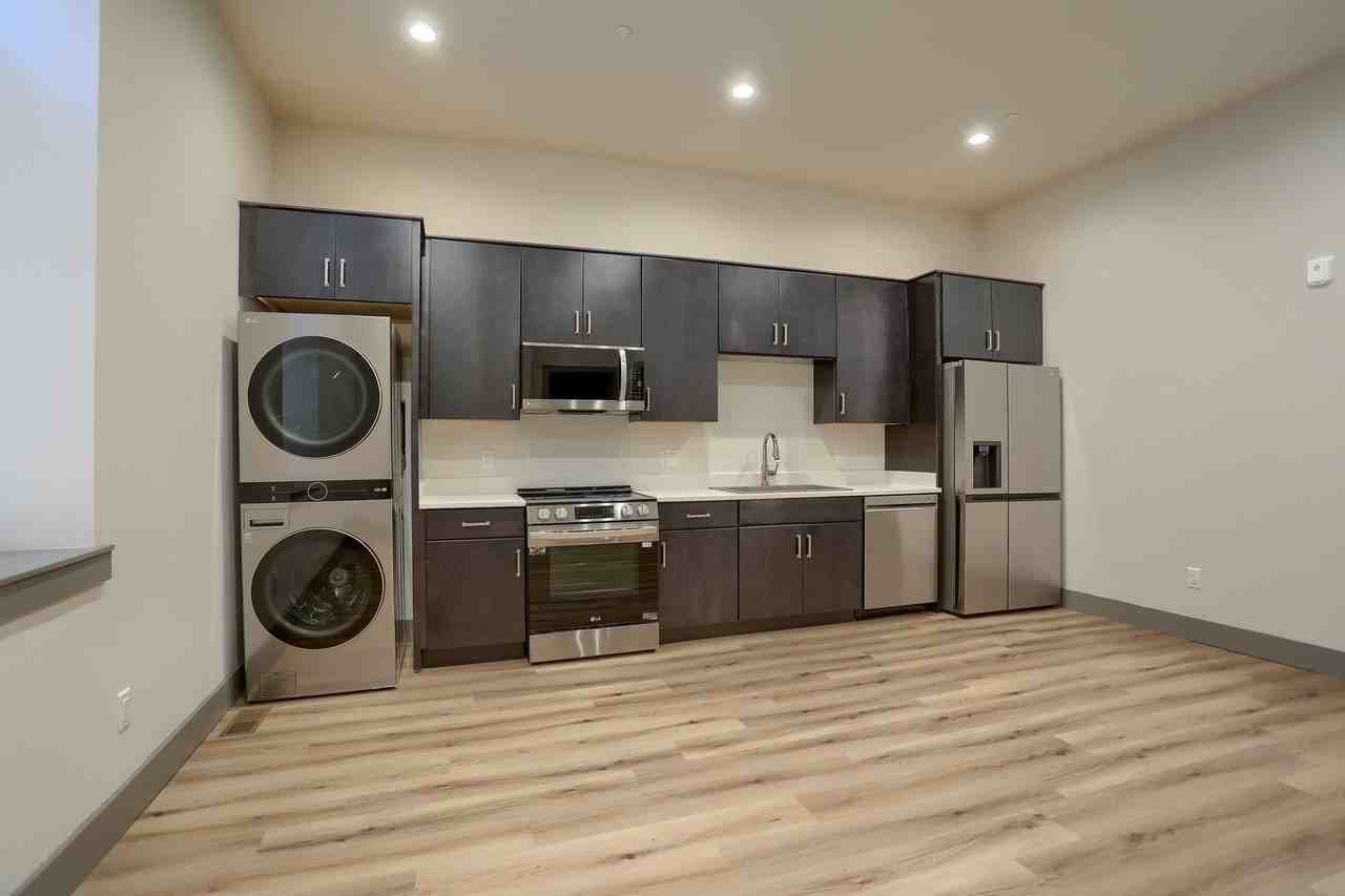 260 Boas St - Photo 7 of 50