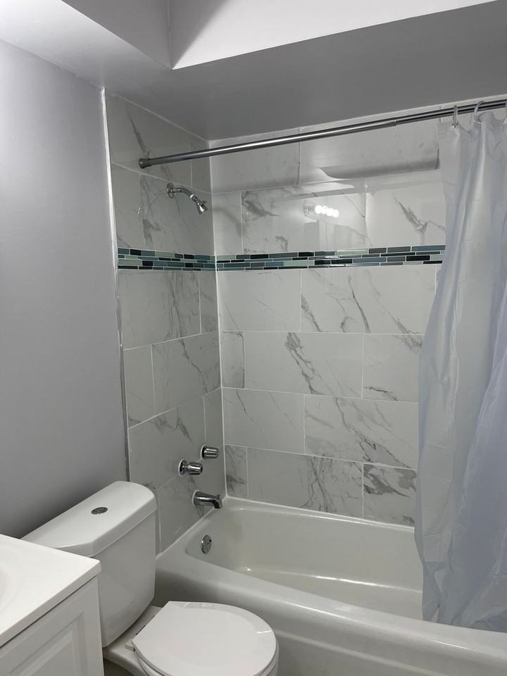 1040 Hollywood - Photo 2 of 4