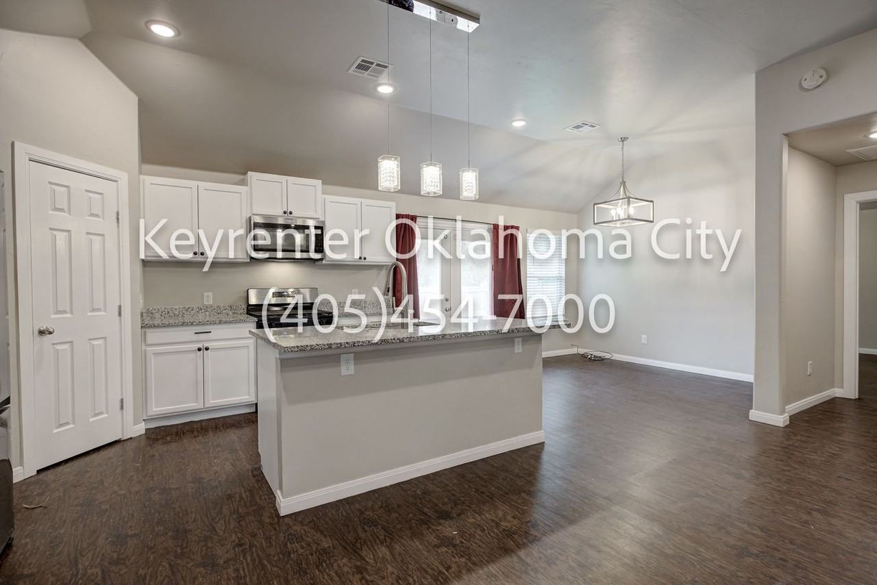 715 Se 18th St - Photo 3 of 43