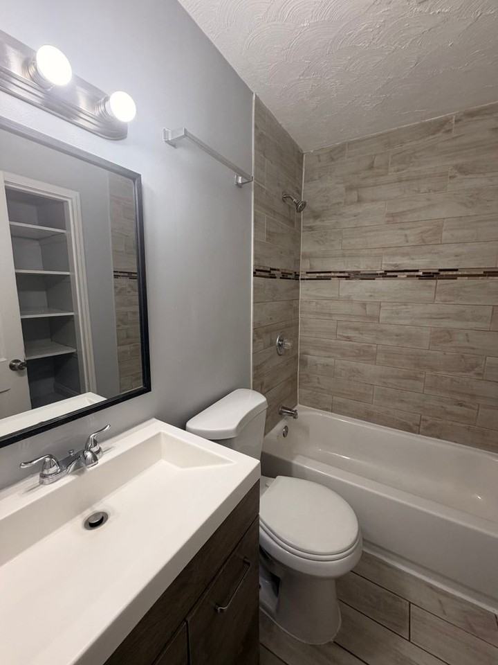 7822 Saint Fabian Ln - Photo 7 of 19