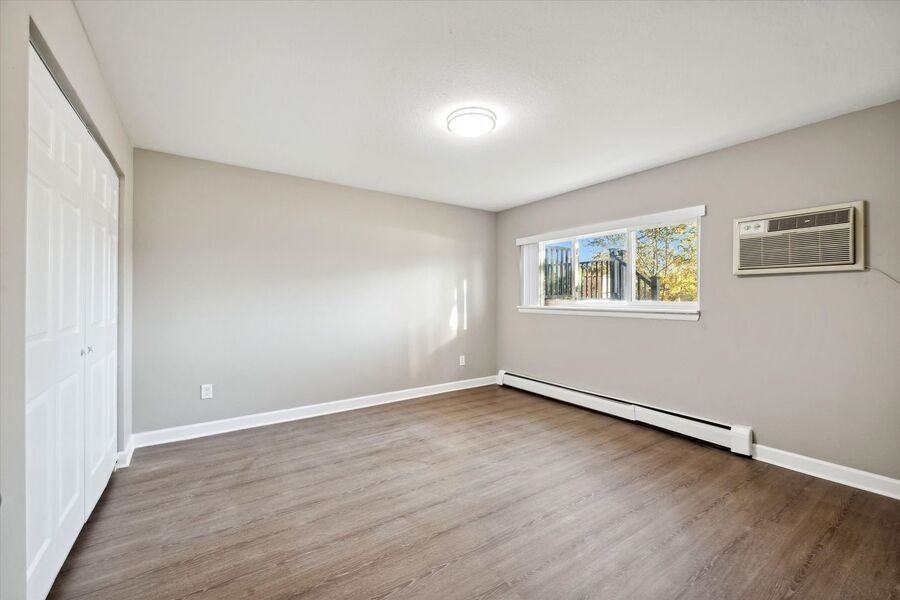 3838 W Sylvania Ave - Photo 5 of 26