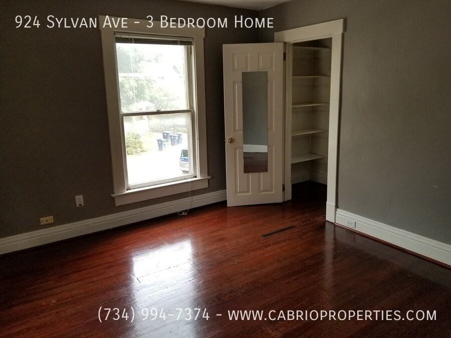 924 Sylvan Ave. - Photo 2 of 4