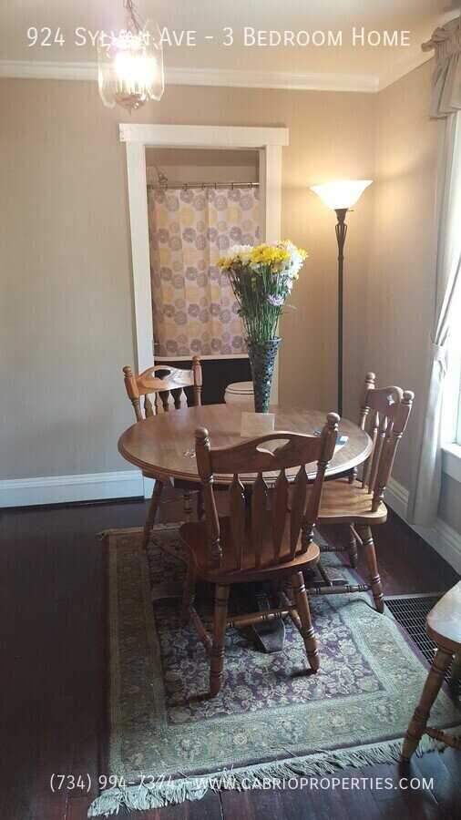 924 Sylvan Ave. - Photo 3 of 4