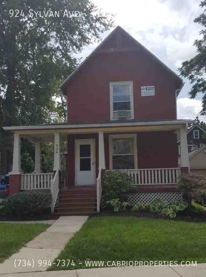 924 Sylvan Ave. - Photo 4 of 4