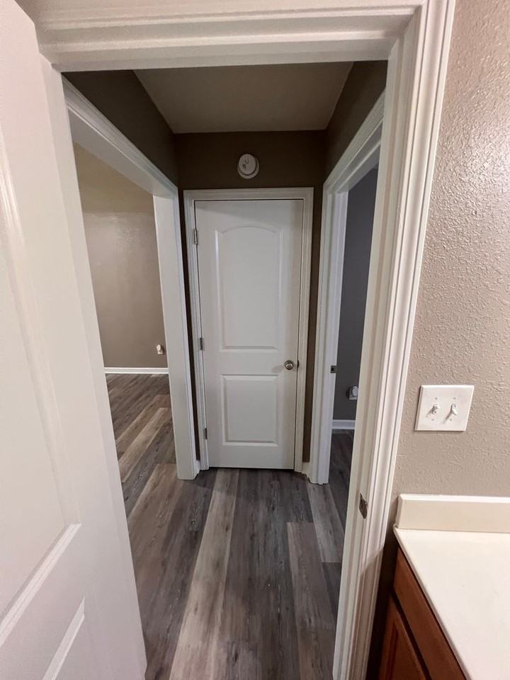 Live in Comfort at Evergreen Apartments in Knoxville! - Photo 5 of 24