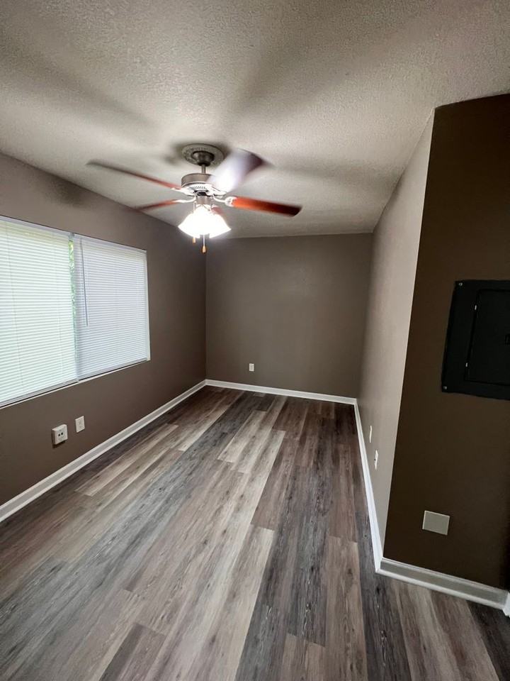 Live in Comfort at Evergreen Apartments in Knoxville! - Photo 6 of 24