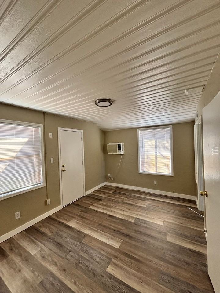 1141 E Adams St #2 - Photo 2 of 8